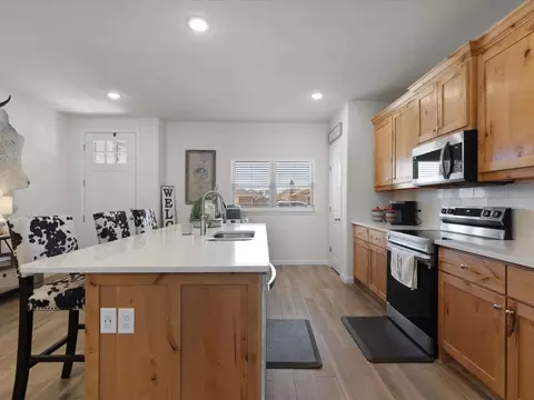 Kitchen - 905 Sam St, Springtown, TX 76082 photo 2 of 4
