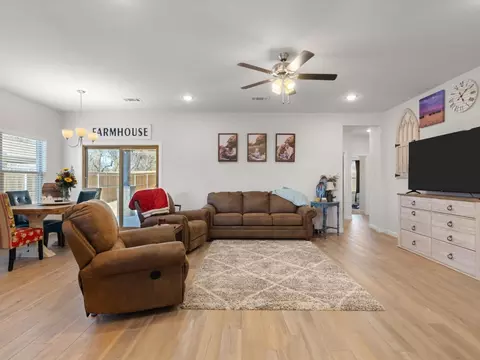 Living - 905 Sam St, Springtown, TX 76082 photo 2 of 5
