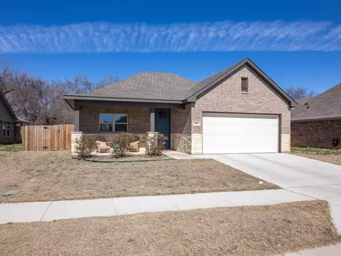 Exterior - 905 Sam St, Springtown, TX 76082 photo 10 of 12