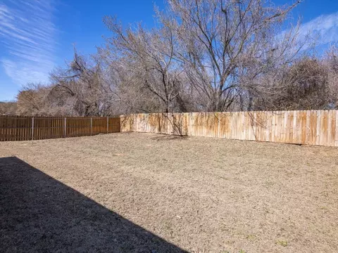 Exterior - 905 Sam St, Springtown, TX 76082 photo 7 of 12