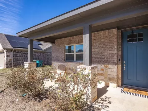 Exterior - 905 Sam St, Springtown, TX 76082 photo 3 of 12
