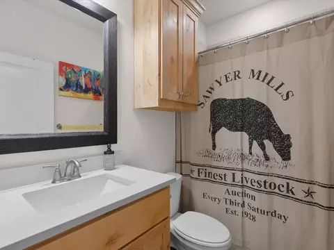 Bath - 905 Sam St, Springtown, TX 76082 photo 2 of 2