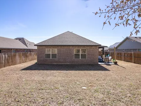 Exterior - 905 Sam St, Springtown, TX 76082 photo 9 of 12