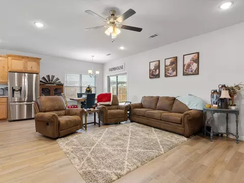 Living - 905 Sam St, Springtown, TX 76082 photo 3 of 5