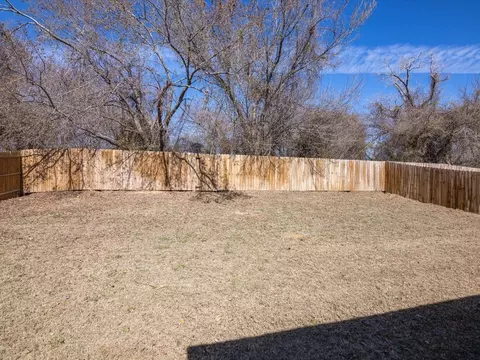 Exterior - 905 Sam St, Springtown, TX 76082 photo 4 of 12