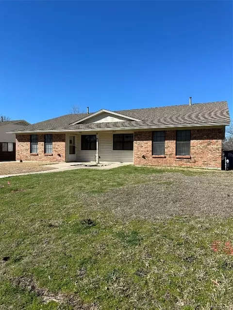 3809-3811 Yellowstone Pl, Denton, TX 76209