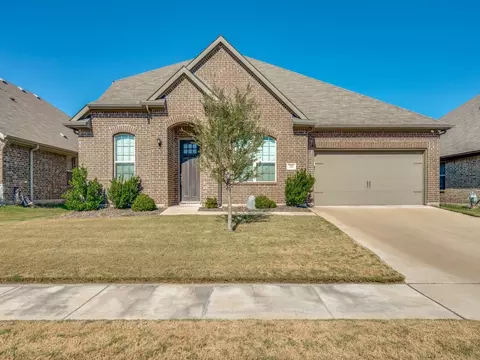 332 Sugar Creek Ln, Saginaw, TX 76131