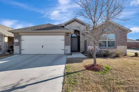 8929 Eagles Landing Dr, Fort Worth, TX 76179