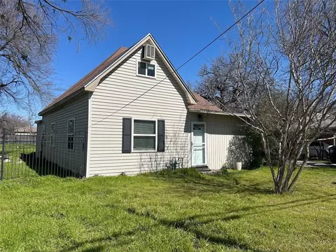 1703 Cates St, Bridgeport, TX 76426