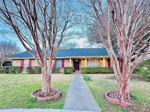 1106 Honor Dr, Desoto, TX 75115
