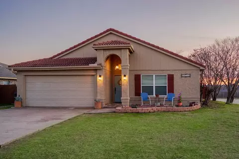 10433 Pleasant Mound Dr, Fort Worth, TX 76108