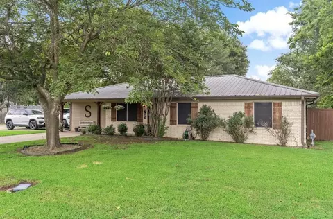 715 Margaret St, Blossom, TX 75416