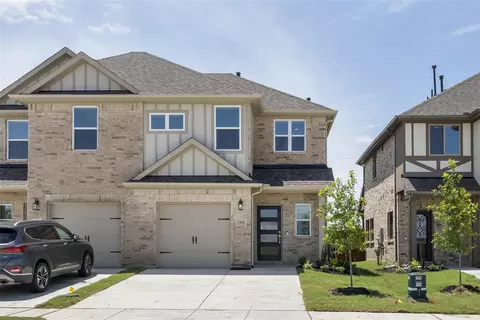 1048 Happy Holly Rd, Lavon, TX 75166