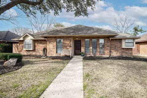2029 Espinosa Dr, Carrollton, TX 75010