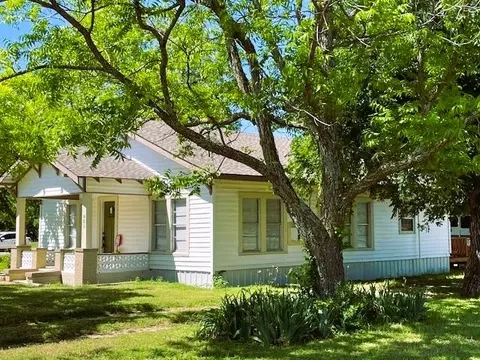 901 N Main St, Cross Plains, TX 76443