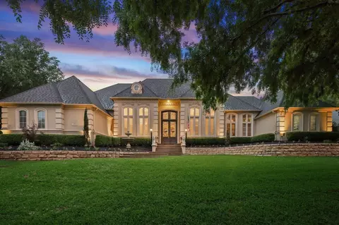 906 Suffolk Ct, Southlake, TX 76092
