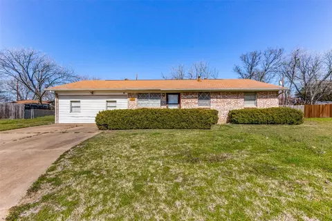 409 Joni Ct, Burleson, TX 76028
