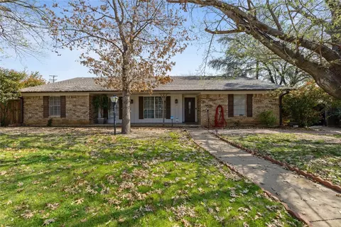 2604 Huntington Dr, Denton, TX 76209