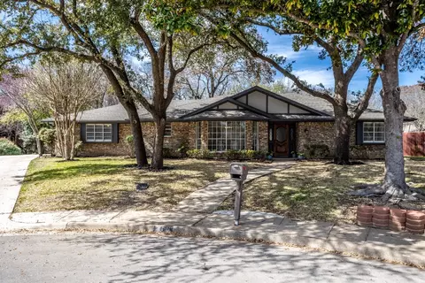 219 Clubbrook Cir, Desoto, TX 75115