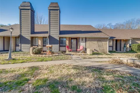 801 W Russell Ave #104, Bonham, TX 75418