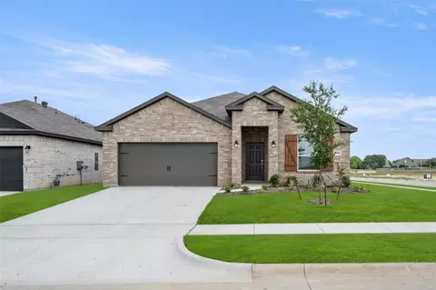 1900 Seminole Dr, Cleburne, TX 76033