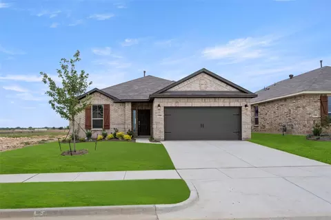 1906 Seminole Dr, Cleburne, TX 76033