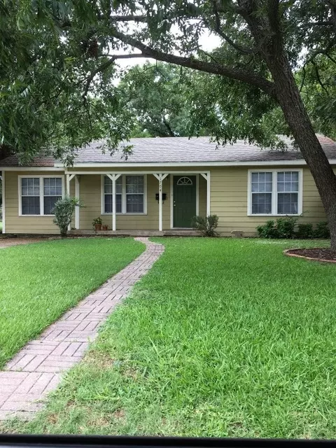 1704 Panhandle St, Denton, TX 76201
