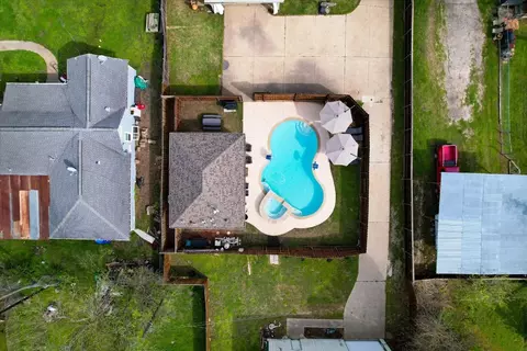 Exterior - 306 E 5th St, Ferris, TX 75125 photo 8 of 9