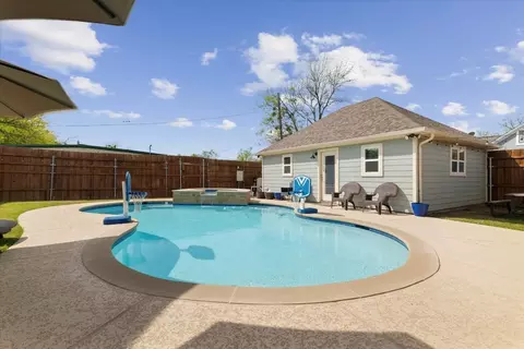 Exterior - 306 E 5th St, Ferris, TX 75125 photo 6 of 9