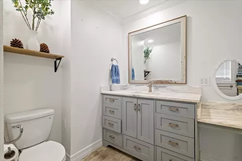 Bath - 306 E 5th St, Ferris, TX 75125 photo 4 of 5
