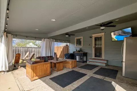 Exterior - 306 E 5th St, Ferris, TX 75125 photo 4 of 9