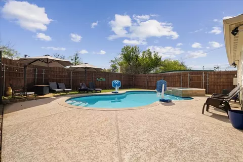 Exterior - 306 E 5th St, Ferris, TX 75125 photo 5 of 9