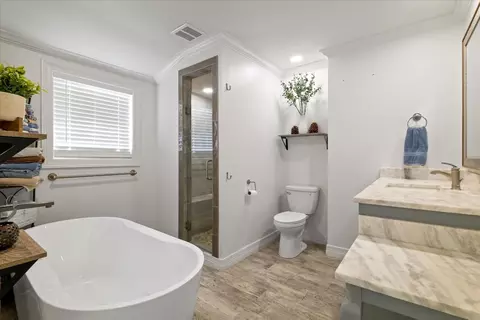 Bath - 306 E 5th St, Ferris, TX 75125 photo 3 of 5