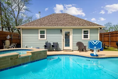 Exterior - 306 E 5th St, Ferris, TX 75125 photo 2 of 9