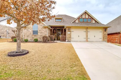 321 Stratford Dr, Benbrook, TX 76126