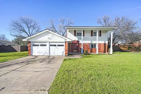 2501 SE 10th St, Mineral Wells, TX 76067