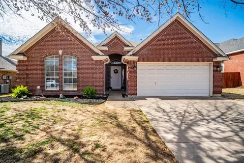 1822 Meadow Crest Dr, Grapevine, TX 76051