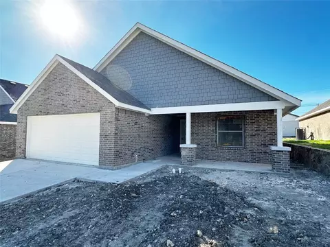 5157 Waddell St, Sansom Park, TX 76114
