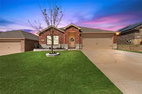 985 Alton Dr, Aubrey, TX 76227