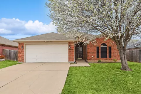 7319 Fossil Hill Dr, Arlington, TX 76002