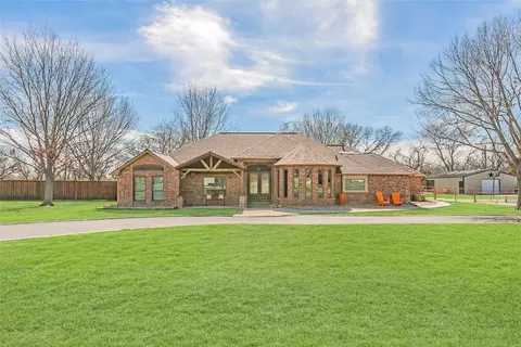 18934 Creekview Rd, Sanger, TX 76266