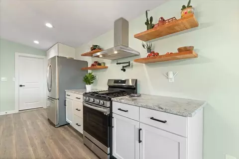 Kitchen - 2011 Chiesa Rd, Rowlett, TX 75088 photo 6 of 6