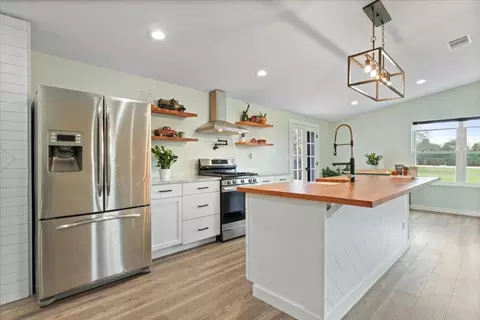 Kitchen - 2011 Chiesa Rd, Rowlett, TX 75088 photo 4 of 6