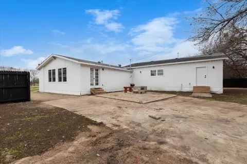 Exterior - 2011 Chiesa Rd, Rowlett, TX 75088 photo 5 of 7