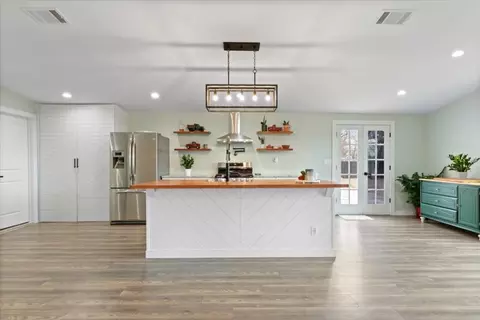 Kitchen - 2011 Chiesa Rd, Rowlett, TX 75088 photo 5 of 6