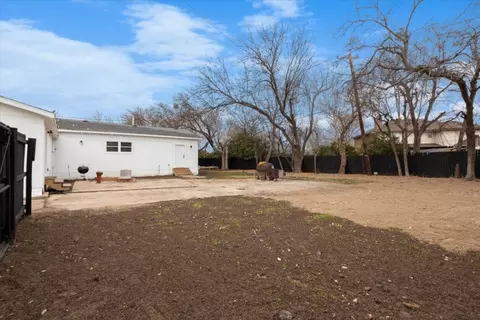 Exterior - 2011 Chiesa Rd, Rowlett, TX 75088 photo 7 of 7