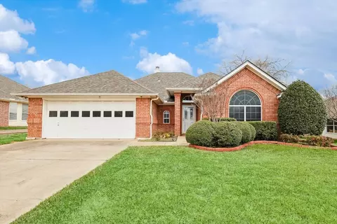 704 Highstar Ct, Hurst, TX 76054