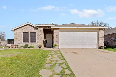 8301 Swan Park Dr, Denton, TX 76210