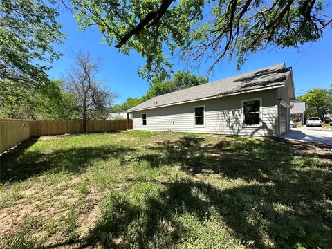 Exterior - 622 E Chambers St, Cleburne, TX 76031 photo 10 of 10