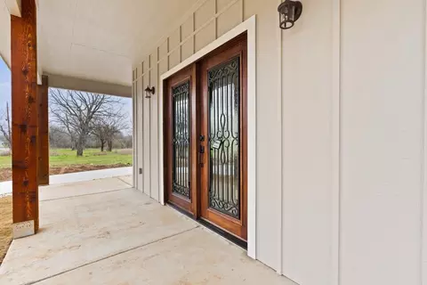 Exterior - 622 E Chambers St, Cleburne, TX 76031 photo 3 of 10